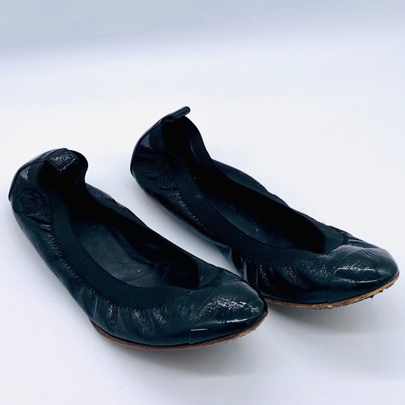 CHANEL Black Patent Leather Ballerina Flats - Picture 2 of 14